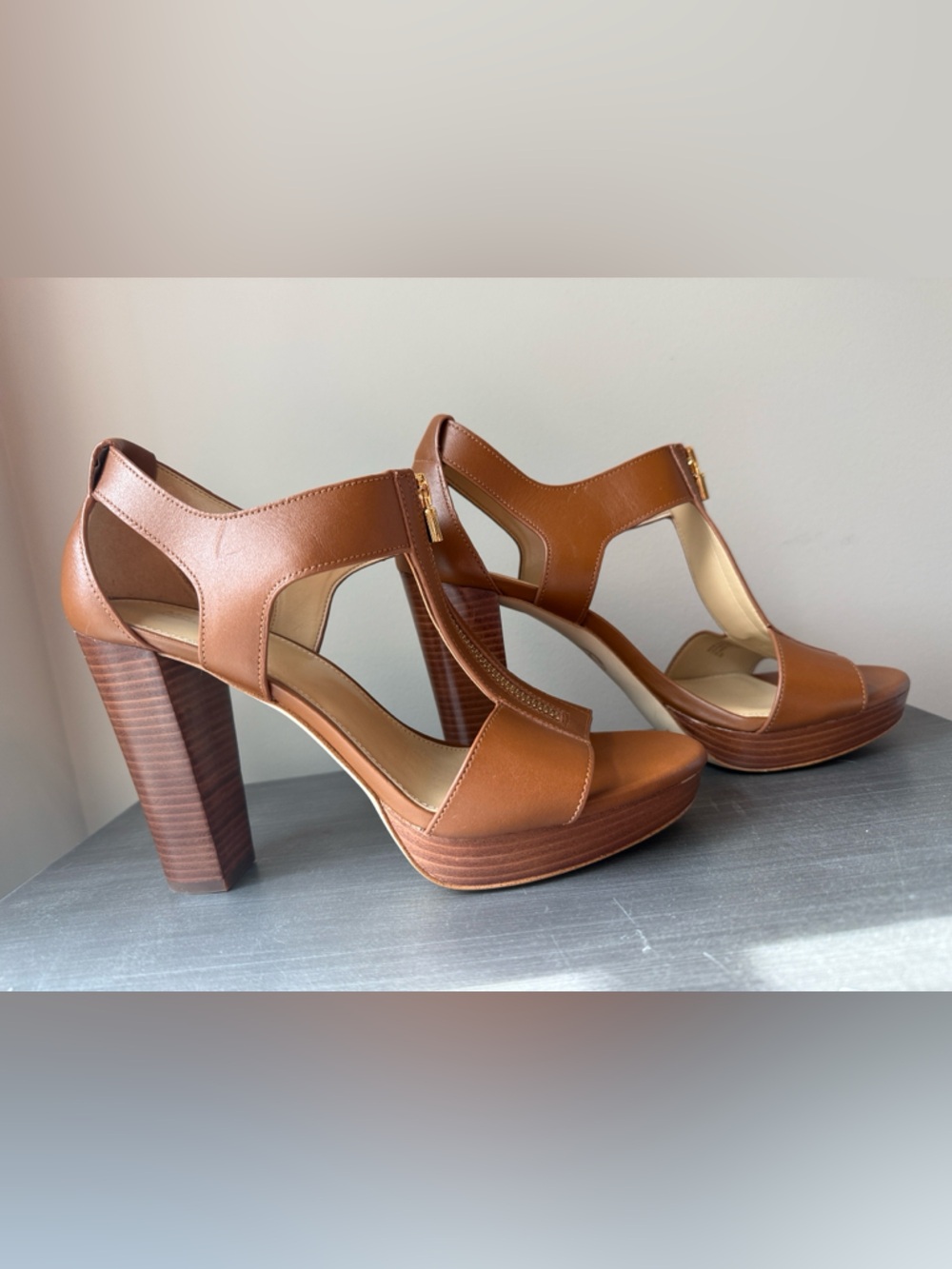 New Micheal Kors Berkley Mid Platform T-Strap Sandal Heels